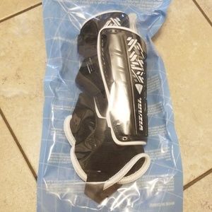NWT kids shinguards, size xxs